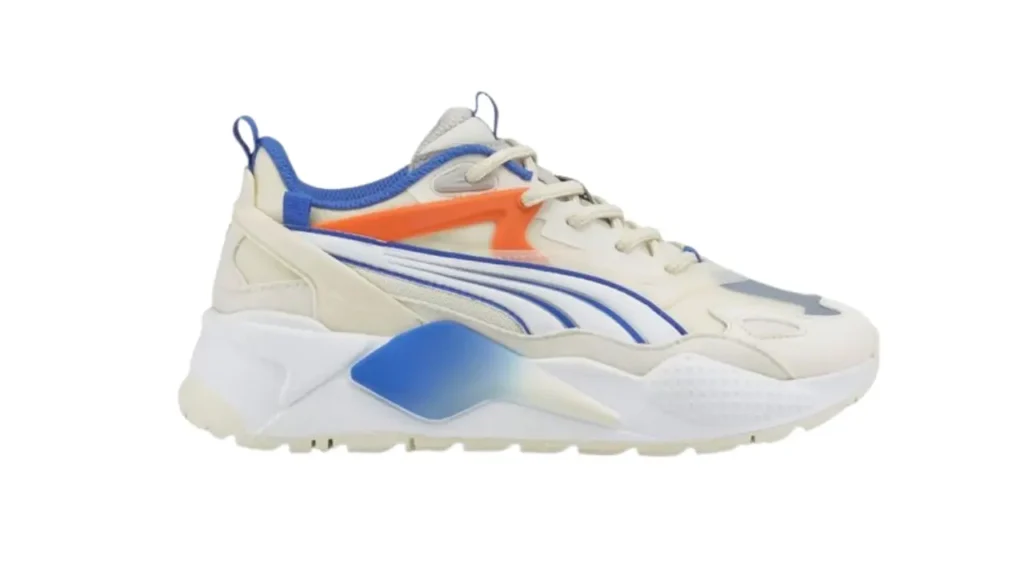 White lace-up women's sneakers by Puma.