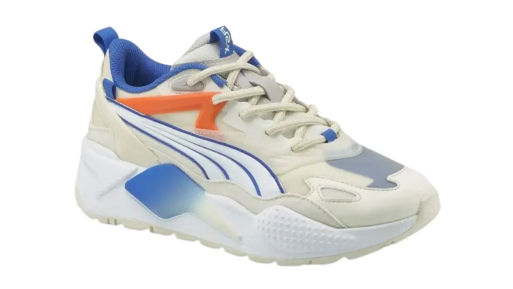 White lace-up women's sneakers by Puma.